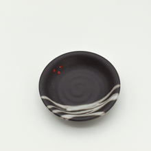 Lade das Bild in den Galerie-Viewer, Japanisches Schälchen Tengu schwarz
