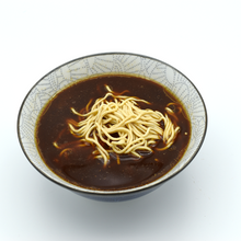 Load image into Gallery viewer, Miso Ramensuppe mit Nudeln in Schale
